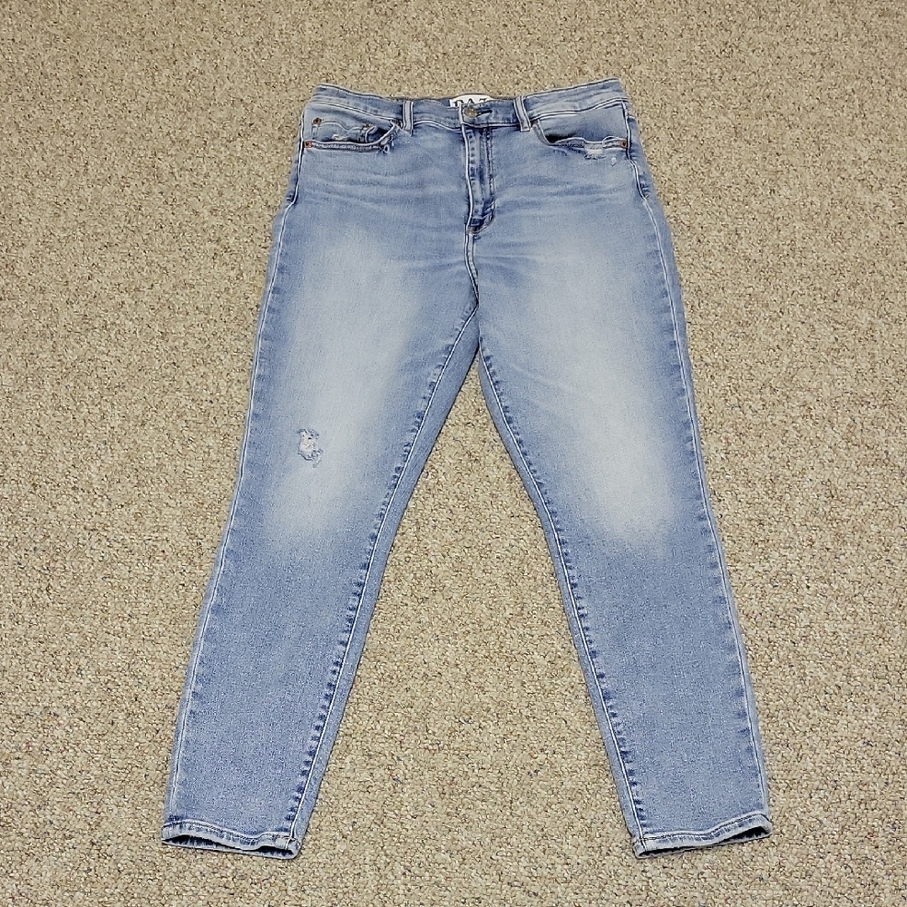 Daze Light Blue Women's Jeans In Dancefloor Sz 30 Lightly Distressed.